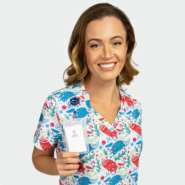 ISABELLA ženska medicinska bluza – Colourful Peacock - Image 5
