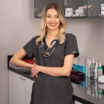 JUSTINA ženska medicinska bluza – Melange siva - Image 2