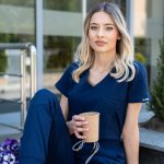 JUSTINA ženska medicinska bluza – Tamno plava - Image 3